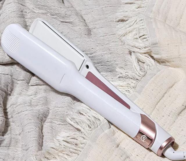 https://cdn.reebelo.com/pim/products/P-CLOUDNINETHEWIDEIRONHAIRSTRAIGHTENERC9PL10/WHI-image-2.jpg
