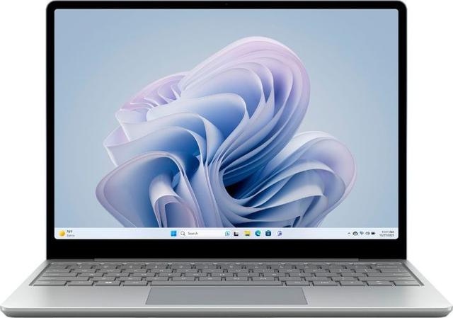 Microsoft Surface Laptop Go 3 12.4-inch Intel Core i5-1235U 1.3GHz in Platinum in Excellent condition