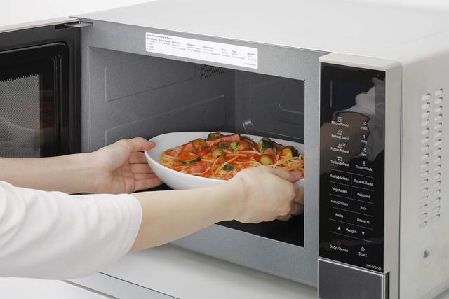 https://cdn.reebelo.com/pim/products/P-PANASONICNNSF574S27LSOLOINVERTERMICROWAVE/SIL-image-1.jpg